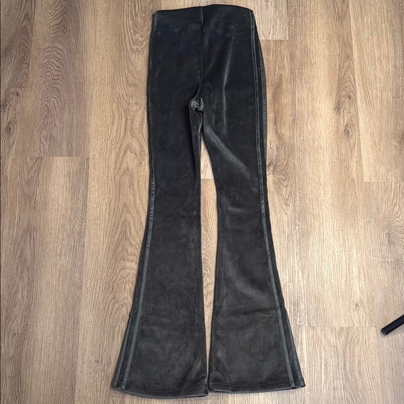 Adidas Velvet Flared Pants NWOT - XS - Picture 4 of 5
